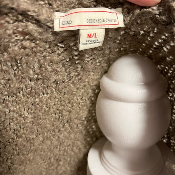 GAP cozy mid length sweater size L no damage good condition smoke free home - Picture 5 of 5